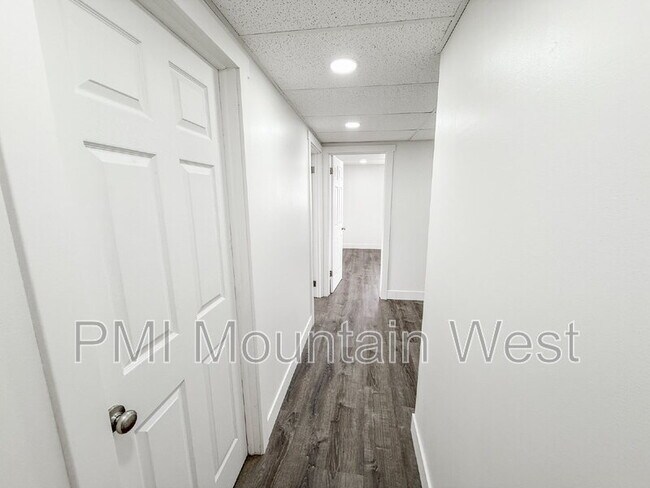 Building Photo - 1011 Claremont Dr