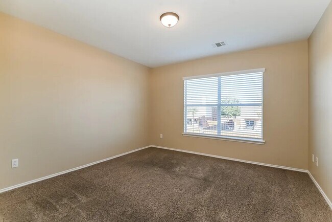 Building Photo - 120 Lightning Trl