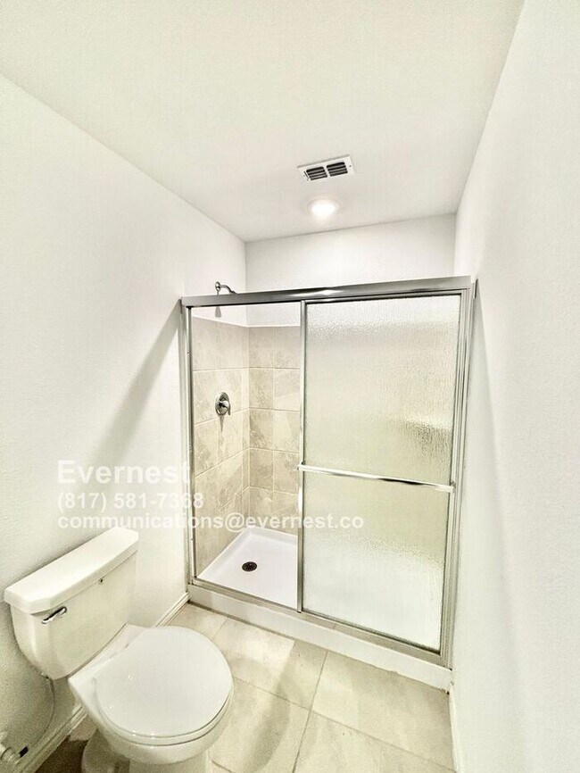 Building Photo - Beautiful 3-Bedroom Home with Spacious Yar...