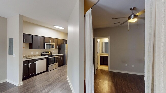 Building Photo - Studio Apartment in Melrose Heights- Close...