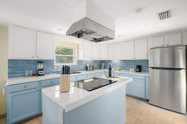 Building Photo - 84 21st Terrace SE