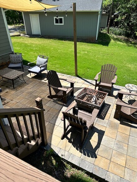 Lower Deck - 4493 Winn St