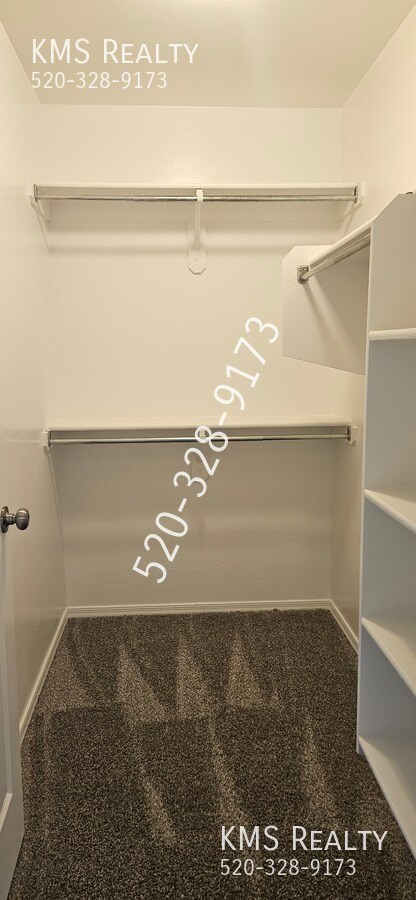 Building Photo - 7178 S Oakbank Dr