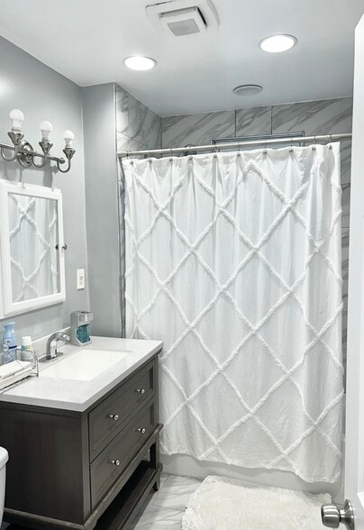 Full bathroom with shower and tub - 51 Hazelton St