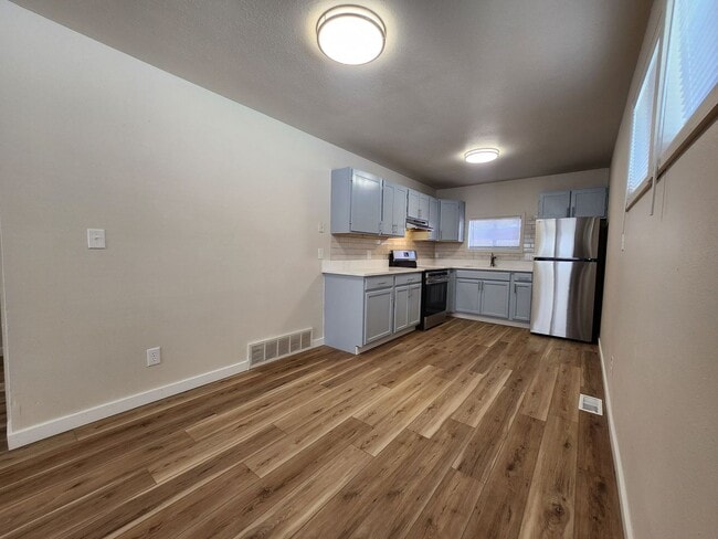 Building Photo - 1421 Anita St