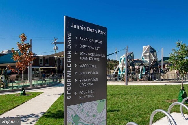 Building Photo - 2216 S Quincy St