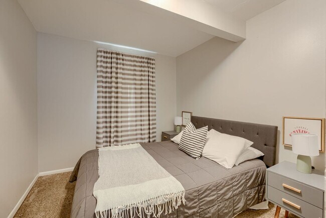 Building Photo - Cozy 2 Bedroom With Fenced Yard & Parking, Minutes from Old Market!!