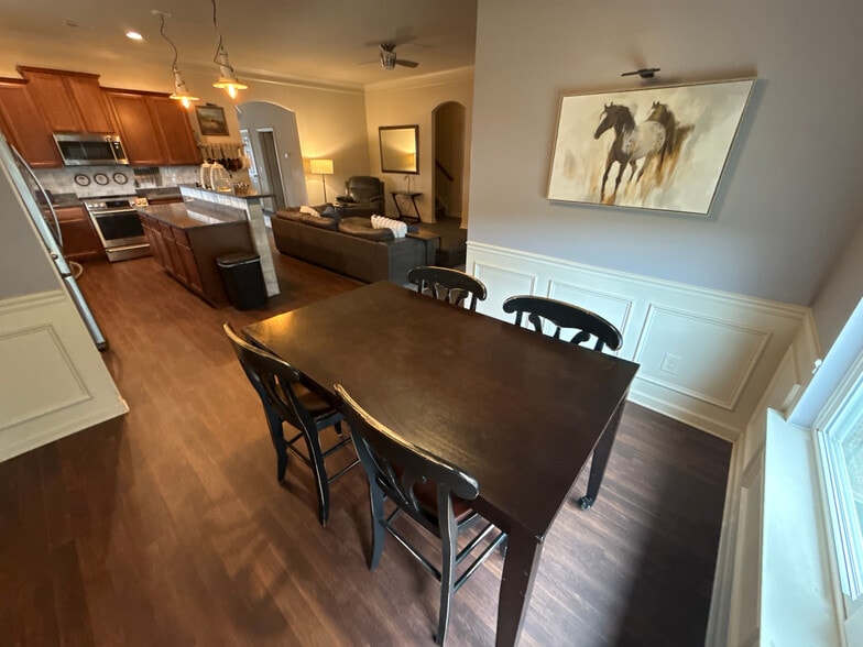 Building Photo - Room in House on Katielee Cove