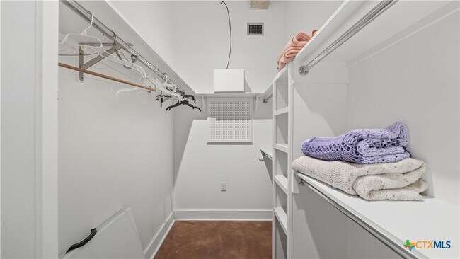 Building Photo - 222 Losoya St