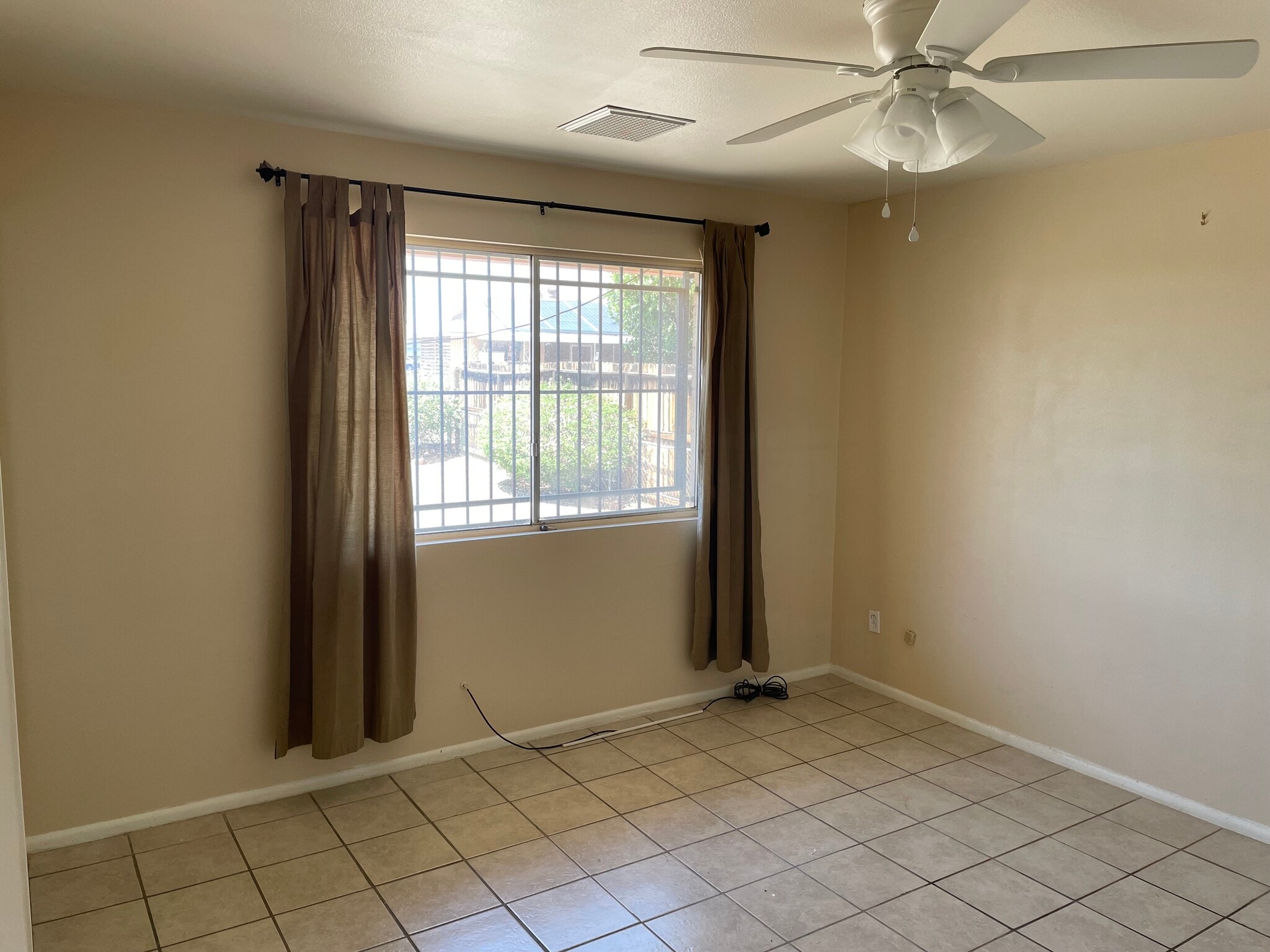 Master bedroom - 11044 W Sun City Blvd