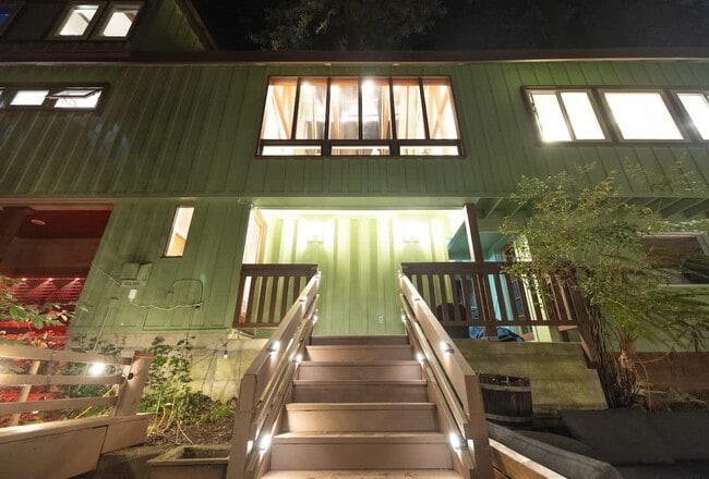 Building Photo - 2 Molino Ave