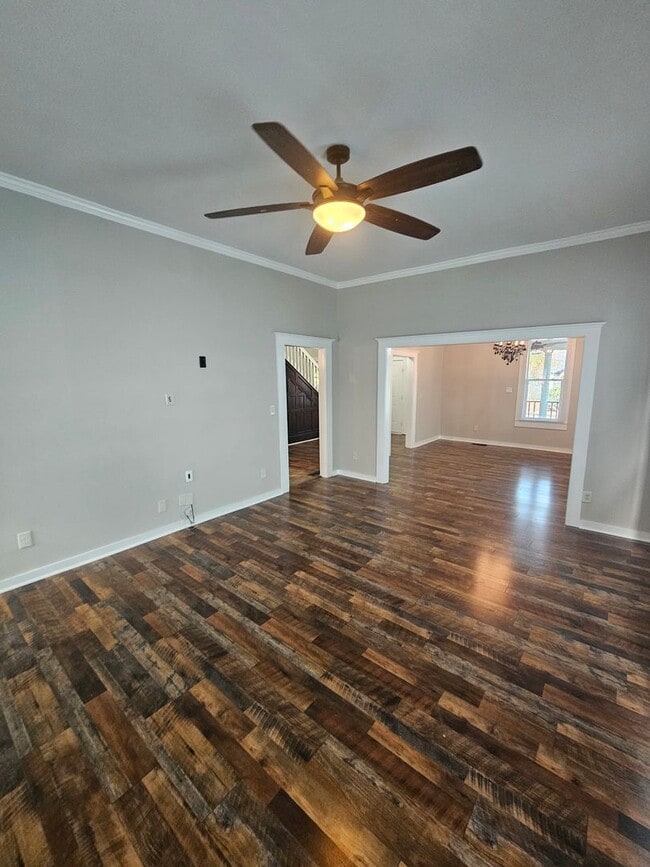 Building Photo - Historic Charm combined with Modern convenience 3 bedroom 2.5 bath spacious home