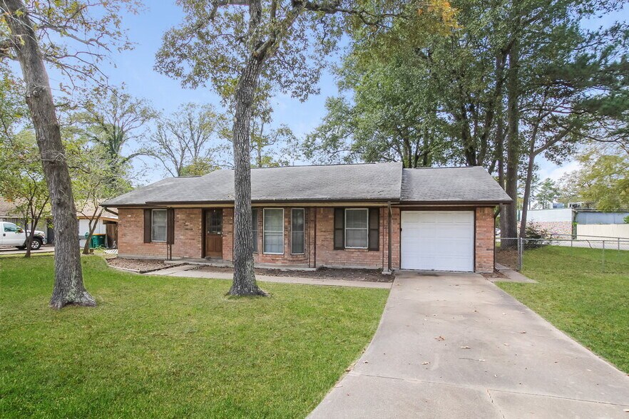 Building Photo - 200 Montrose Cir