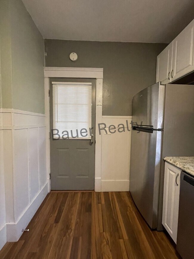 Building Photo - Two Bedroom, 1 1/2 Baths