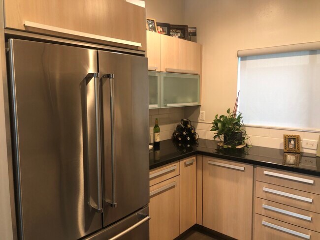 Building Photo - 401 N Coast Hwy