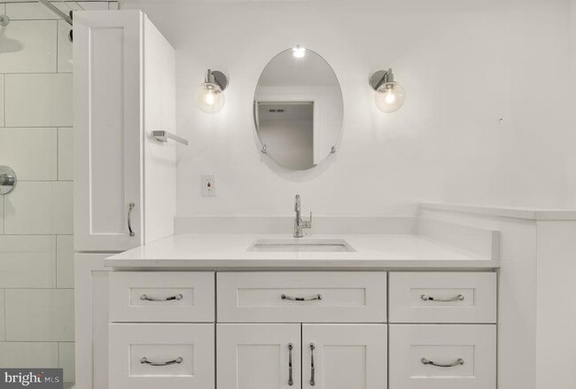 Building Photo - 2205 Observatory Pl NW