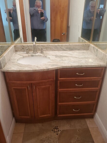 Building Photo - 4203 NE Skyline Dr