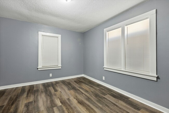 Building Photo - 425 Carpenter St