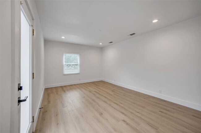 Building Photo - 8814 Laverty Pl