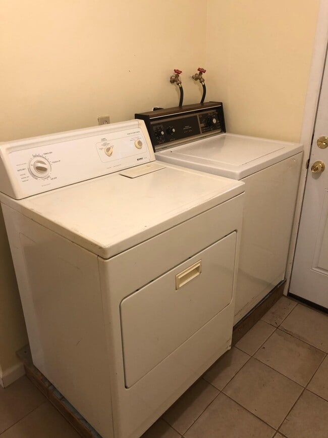 Building Photo - 804 NE 123rd St