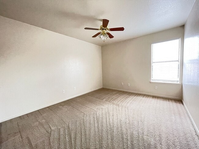 Building Photo - 1508 Nicholas Cir