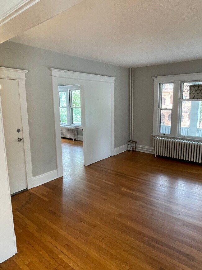 Building Photo - 135/137 Whitney