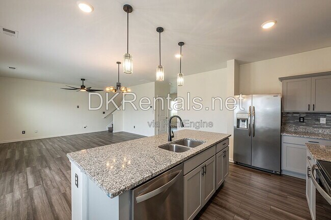 Building Photo - 126 Verona Dr NW