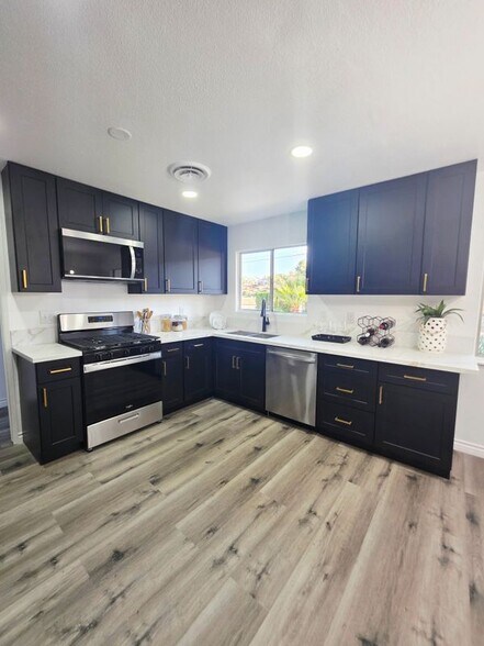Building Photo - 7167 Columbia Way