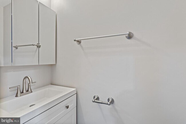 Building Photo - 4520 Rosemarie Dr
