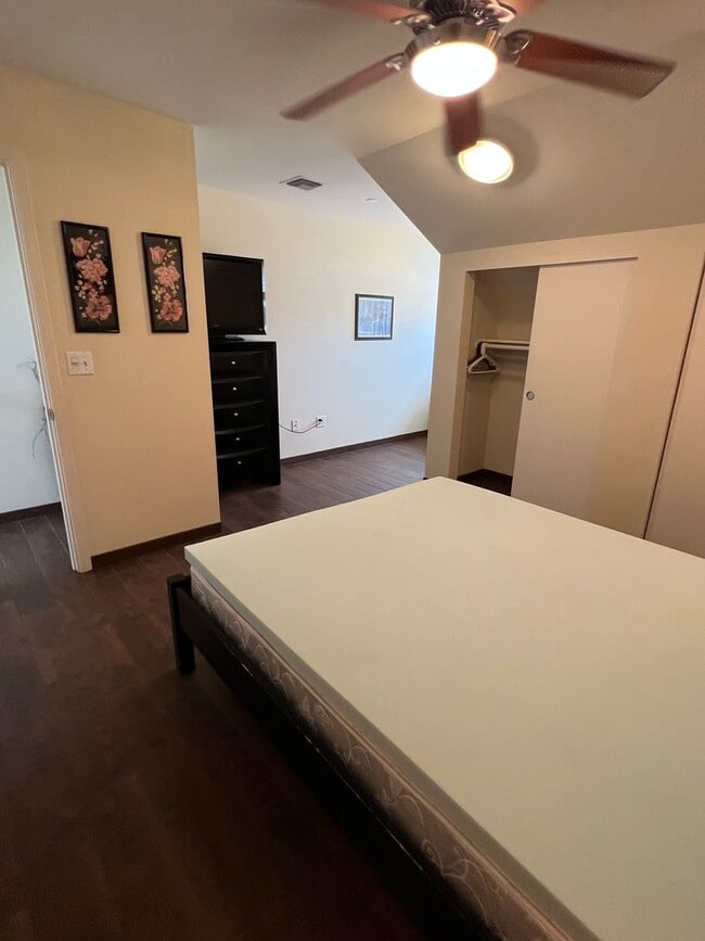 Building Photo - Top-Floor Ocean View Condo Across from the Beach | Furnished 2BR + Central A/C