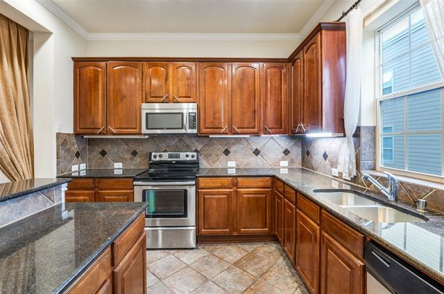 Building Photo - 15738 Quorum Dr