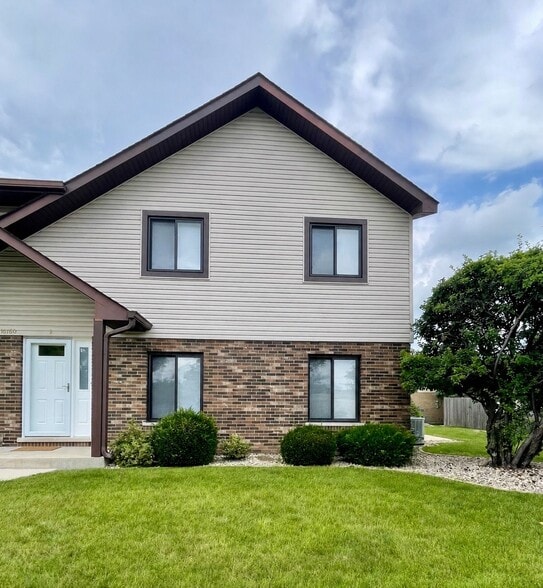 Front of Building - 16180 Apple Ln