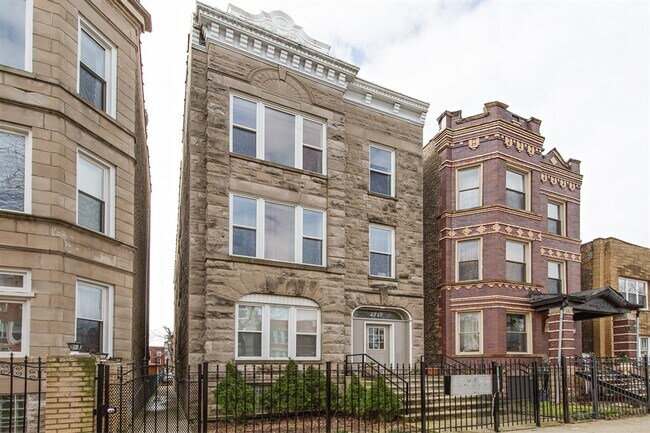 Building Photo - 2717 W Evergreen Ave