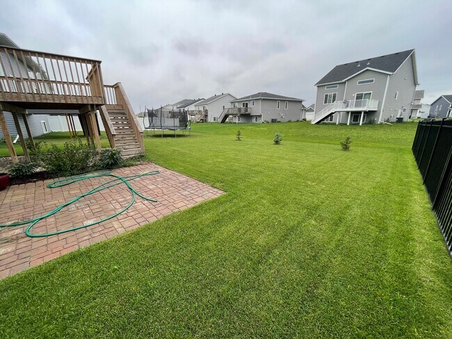 Building Photo - Spacious 4 Bed, 3 Bath Home in West Fargo