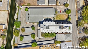 Building Photo - 831 S Flores St
