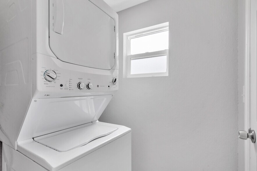 Building Photo - 2223 Gordon St