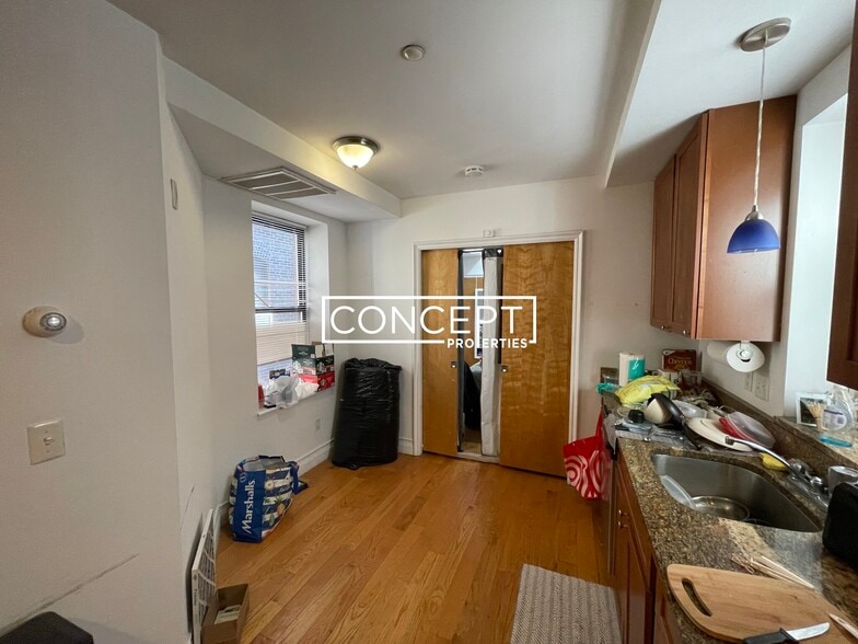 Building Photo - 64 Louis Prang St