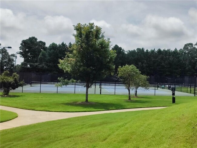 Building Photo - 4750 Ferncrest Pl