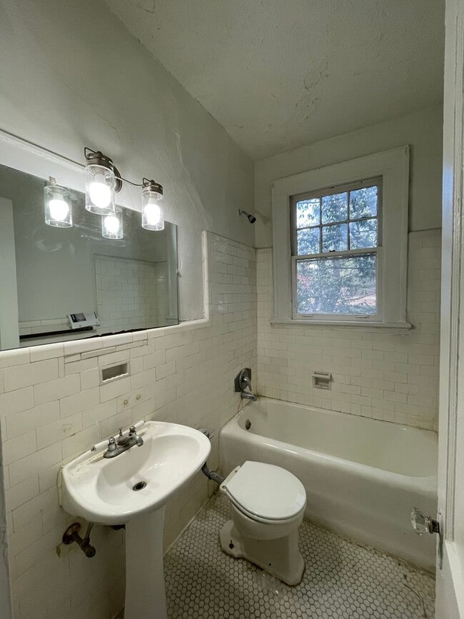 Interior Photo - 430 Ponce