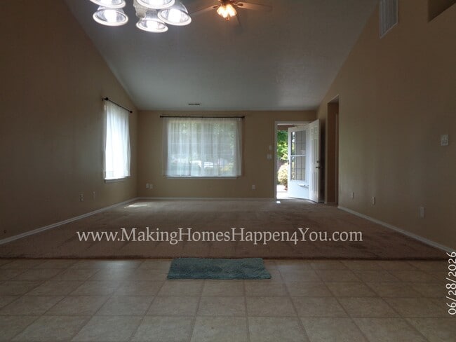 Building Photo - 260 SW Oregon Trail Dr