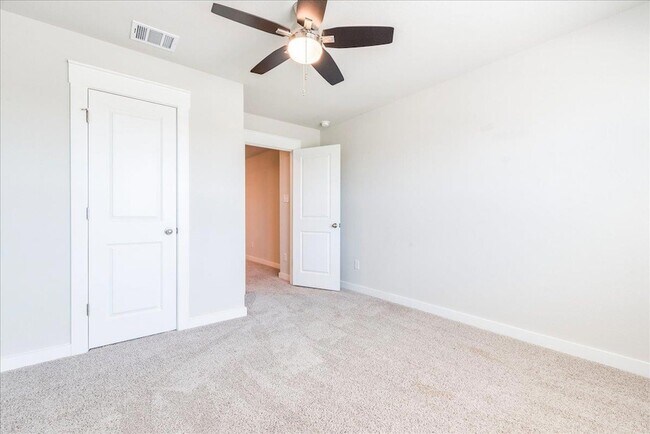 Building Photo - 496 Fieldwood Dr