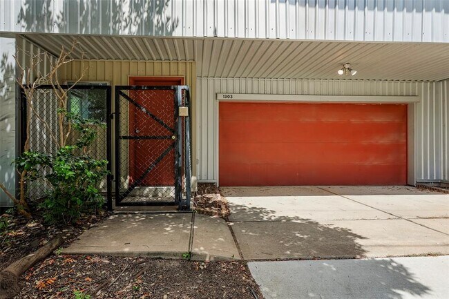 Building Photo - 1303 Arthur St