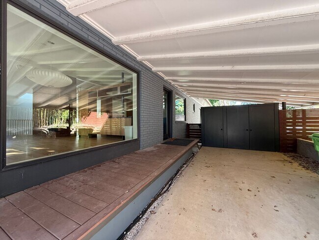 Building Photo - Luxurious 4BD, 3BA Raleigh Home with Fence...