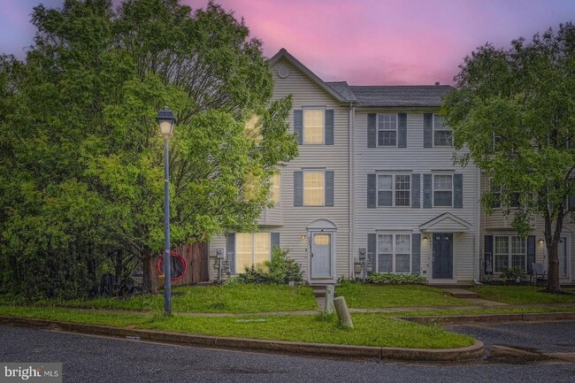 Building Photo - 9863 Greenbriar Way