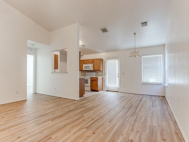 Building Photo - Charming 3 Bed, 2 Bath Home for Rent in Norman!