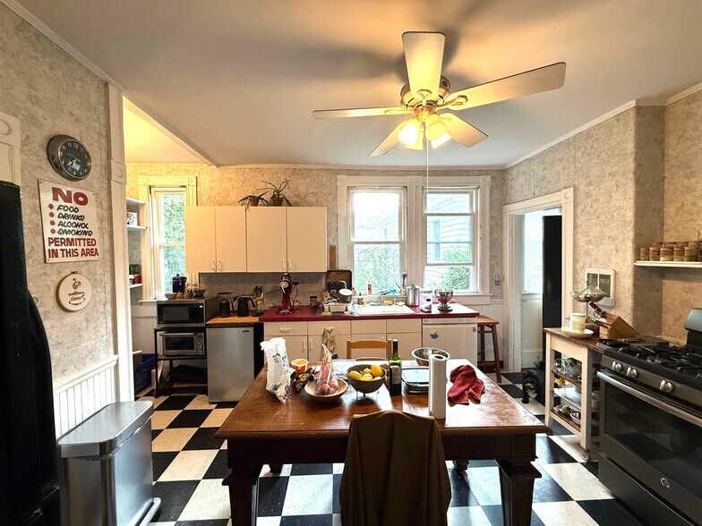 Primary Photo - 13 Standish St