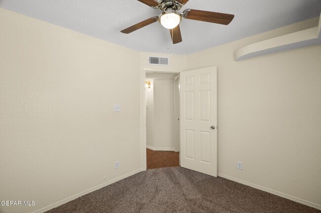Building Photo - 4089 Tierra Bronce Dr