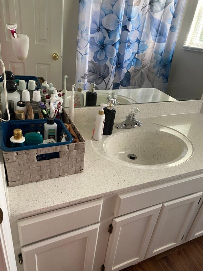 Building Photo - Charming 3BR House in High Point