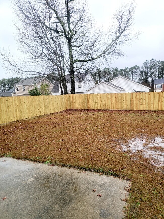 Building Photo - 127 Pine Mast Ct