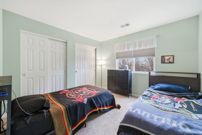 Building Photo - 1836 Candlelight Cir